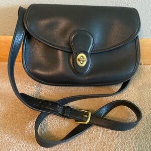 Vintage black Coach prairie shoulder bag 9954, Great used condition